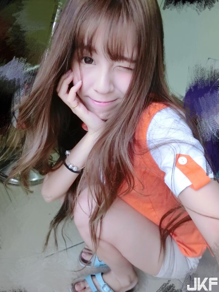 全台最美珠寶店員！制服下「隱藏巨乳」猛到讓人忘記原本是來買女友禮物&#8230;