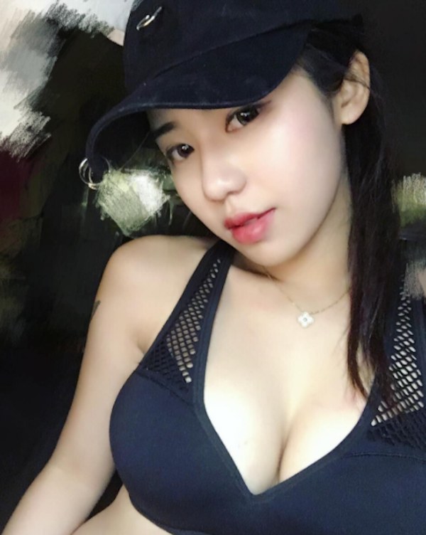 超辣！比基尼妹「性感露奶」胸部彈到「池水震盪」網：感覺水裡有奶味…