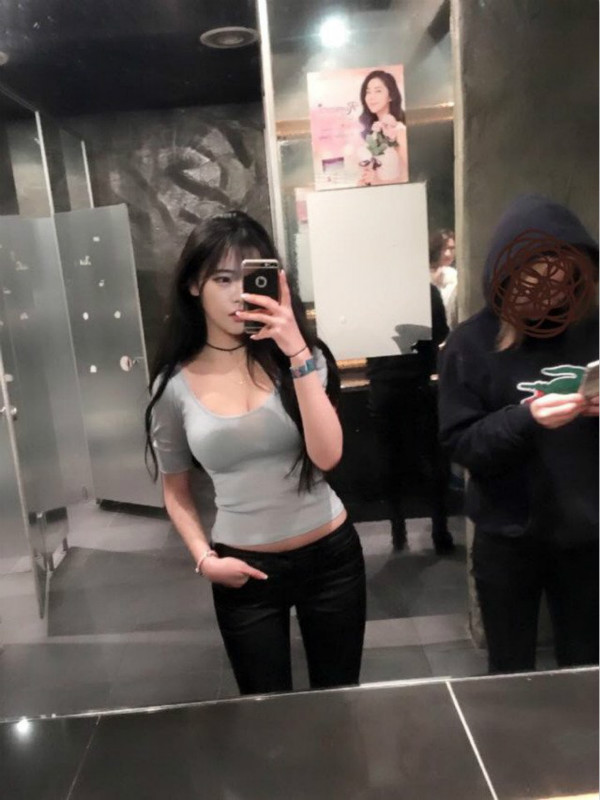 「爆乳高中妹」剛滿１８就使壞！歐美派「巨乳球」緊身上衣超明顯