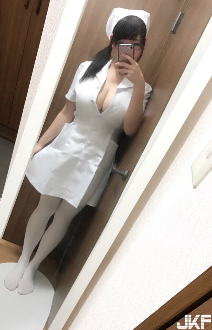 網路瘋傳「J罩杯女警奶妹」巨乳視角超兇悍！釦子差點爆開的畫面太養眼了