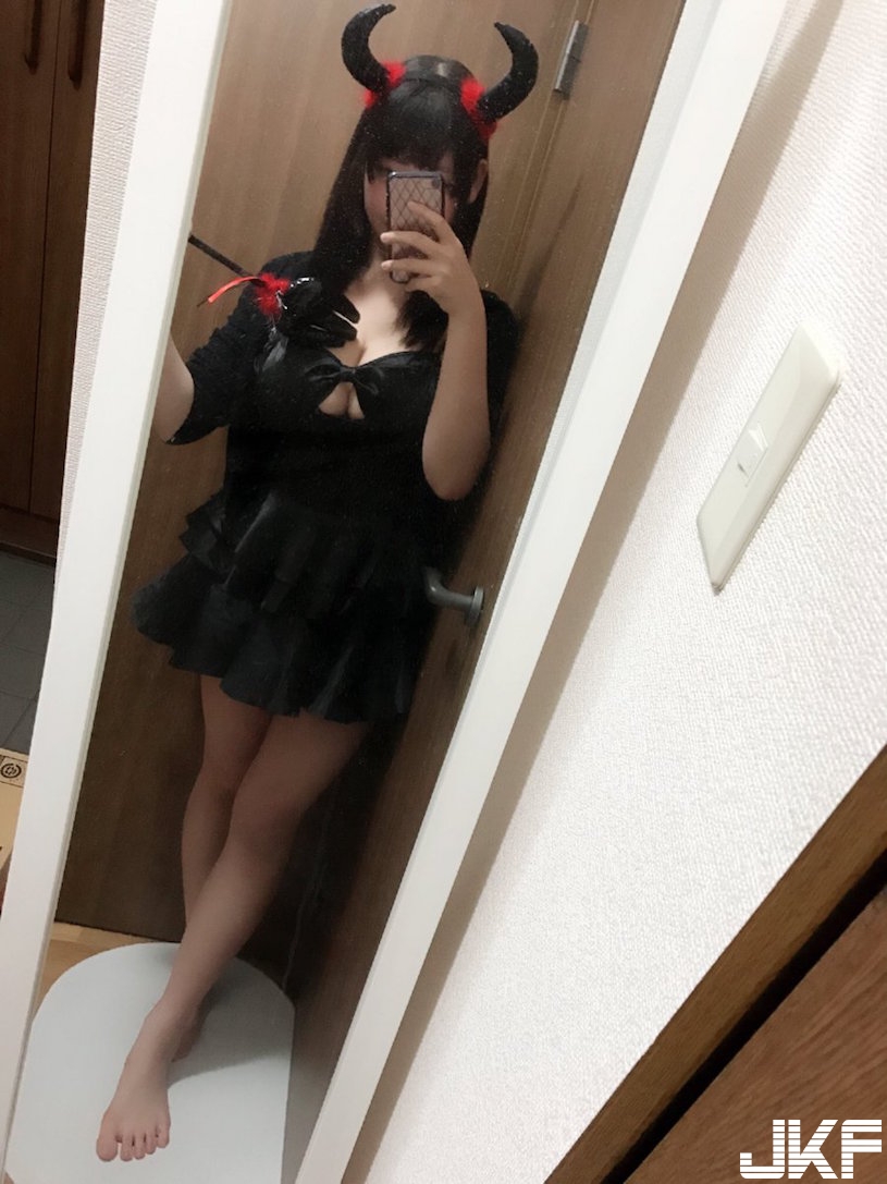 網路瘋傳「J罩杯女警奶妹」巨乳視角超兇悍！釦子差點爆開的畫面太養眼了
