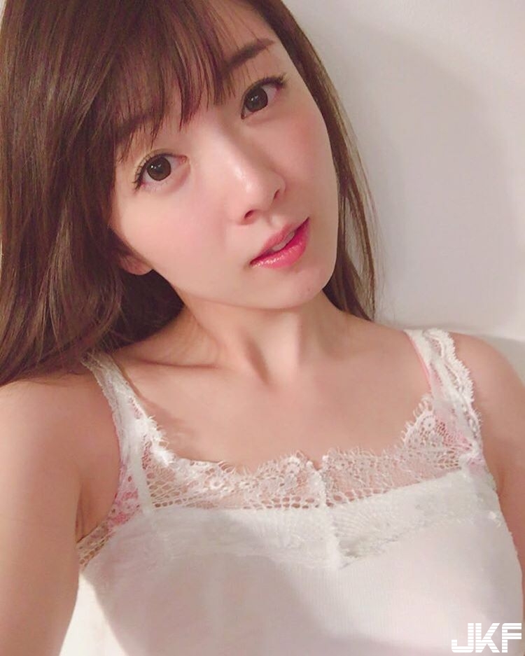 嫩白G奶妹嬌嗔「好冷」影片流傳！網友急著獻上「邪惡取暖方法」&#8230;