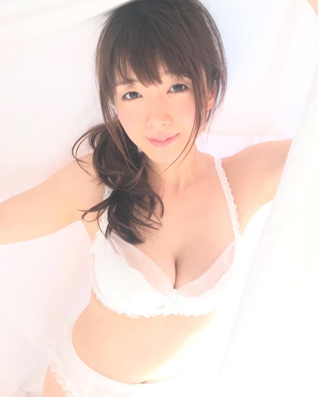 嫩白G奶妹嬌嗔「好冷」影片流傳！網友急著獻上「邪惡取暖方法」&#8230;