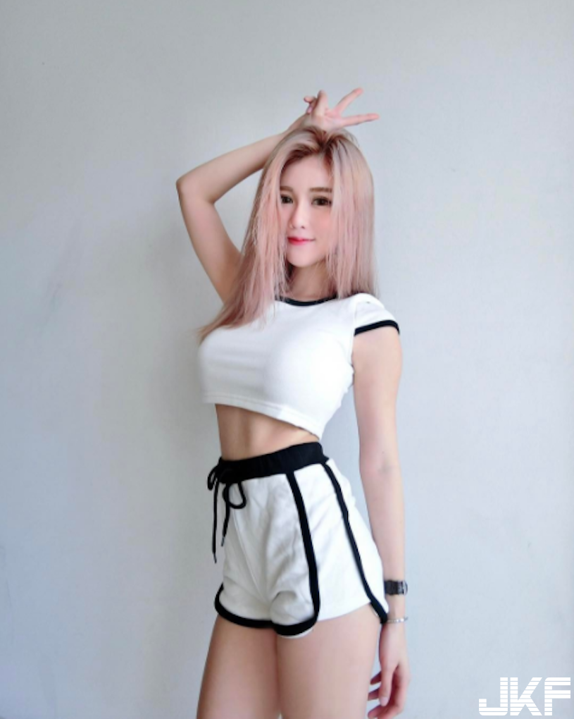 內衣女神又放送「惹火乳照」畫面好誘人！一不小心讓超正「好姊妹」曝光啦&#8230;