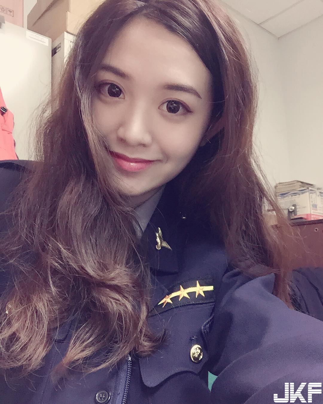 台灣亮麗女警曬「性感制服」照引瘋傳！自曝「制服太緊」大爆扣！實在太兇了…