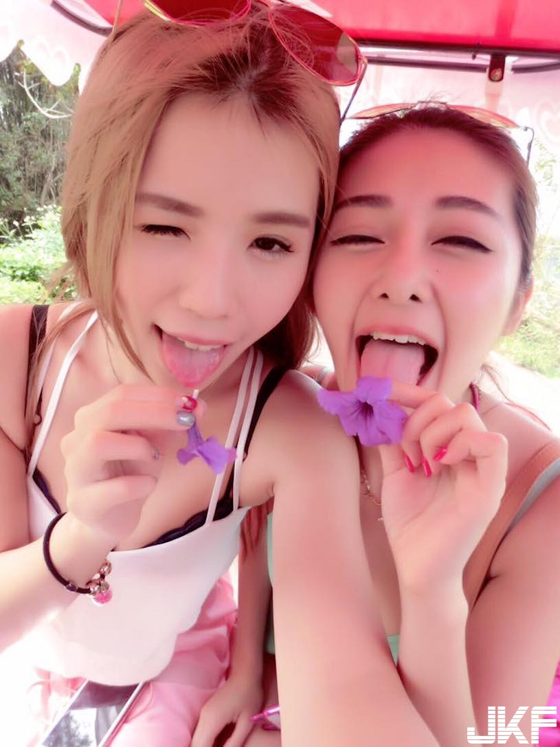 【6upoker】用力一點！台灣「甜心爆乳姐妹」互玩煽情遊戲！誘惑表情「吹喇叭花」讓人受不了…