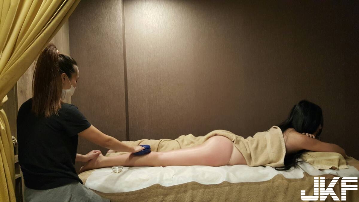 嗆辣護理師號稱「打針最厲害」！下班後白衣一脫拍攝「大尺度爆乳」照&#8230;