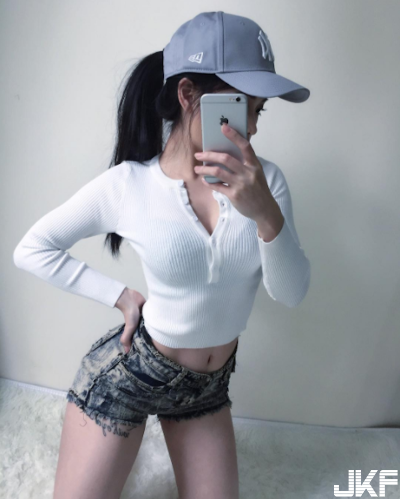 投降了啦！「爆乳奶妹」蜜桃臀誘惑好犯規！一張張「惹火辣照」讓人血脈噴張…