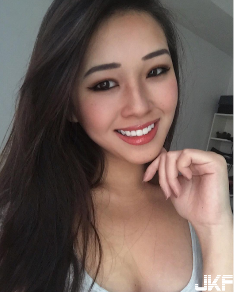 華裔正妹「微微露乳」逆天身材好犯規！超誘惑「性感自拍」畫面逼死人啊&#8230;