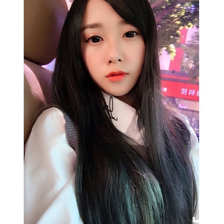 中科大地攤老闆娘好兇！性感低胸被稱「爆乳版宋智孝」！這不戀愛怎麼行…