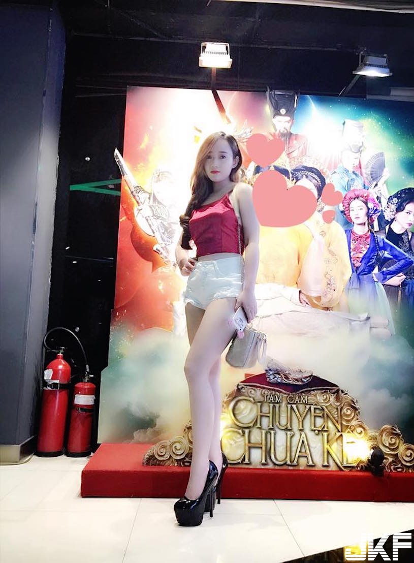 又兇又白！爆乳姊姊「性感自拍」乳量有夠兇爆！超白嫩小蠻腰讓人好想摟一下&#8230;