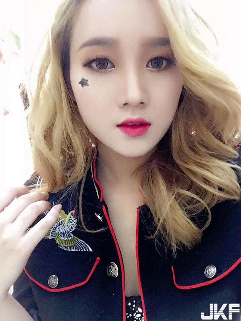 又兇又白！爆乳姊姊「性感自拍」乳量有夠兇爆！超白嫩小蠻腰讓人好想摟一下&#8230;