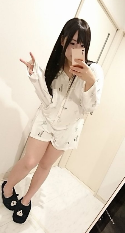 正妹Coser「透視學校泳衣」大挑戰！　一個轉身露股溝&#8230;據說還有無碼照？