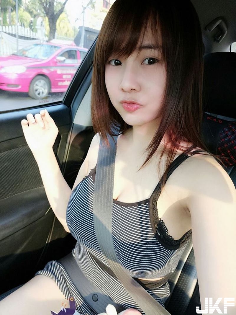 超狂！爆乳小隻馬「直播騎乘女上位」！扭動嬌喊手還往下摸&#8230;