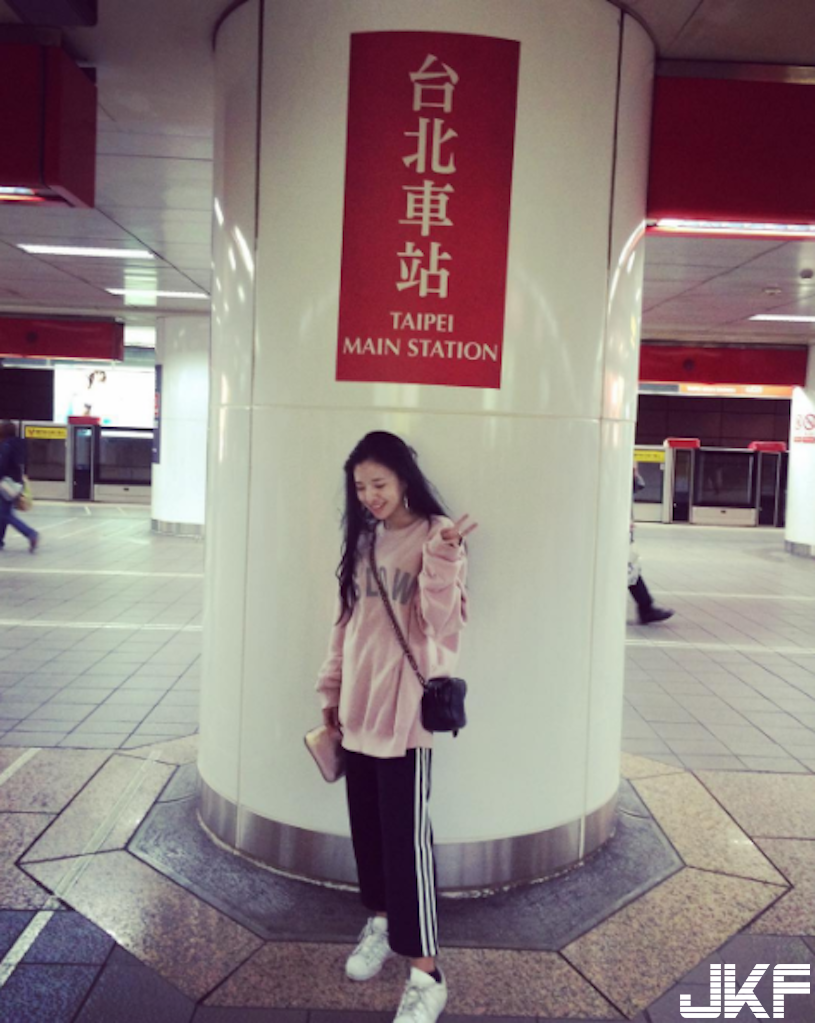 台北驚見「火辣翹臀正妹」拍攝尺度好犯規！超惹火「邪惡丁字褲」讓人受不了…