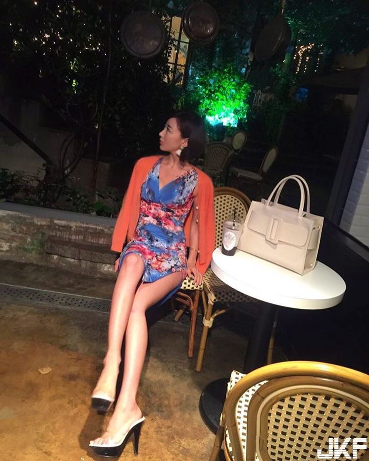 慢跑驚見娜美級正妹！「巨乳障礙物」讓人想「伸手」撥開奶妹胸前路障