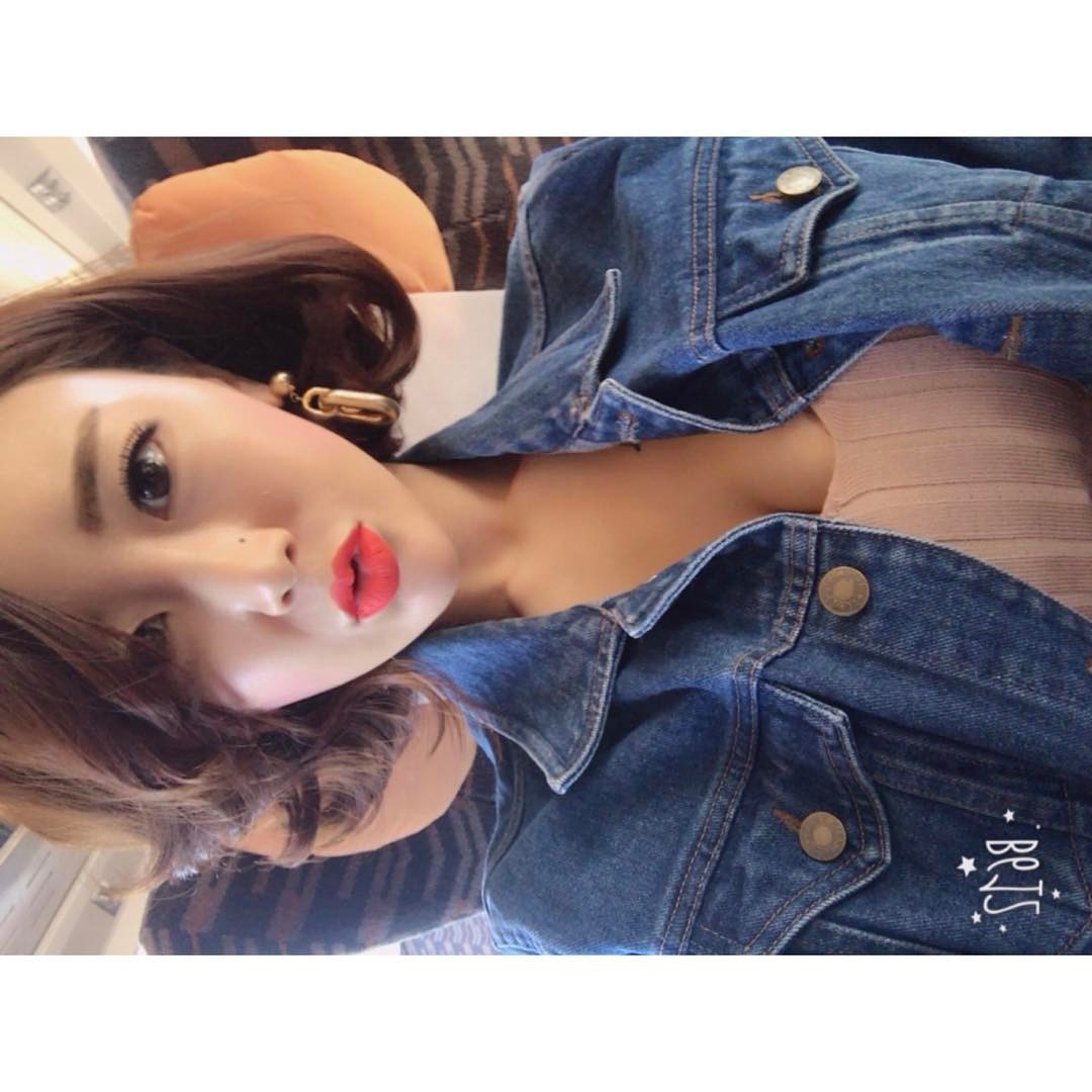 慢跑驚見娜美級正妹！「巨乳障礙物」讓人想「伸手」撥開奶妹胸前路障