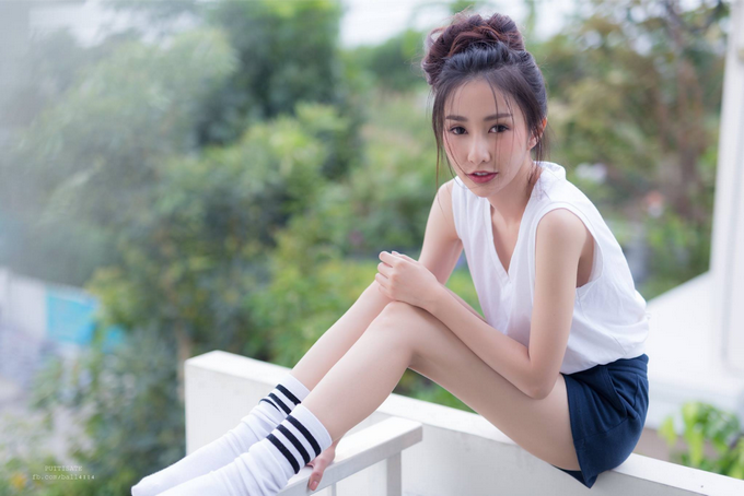 曼谷街頭驚見「天使甜心」！超激白+狠腰瘦讓人一看目光再也離不開