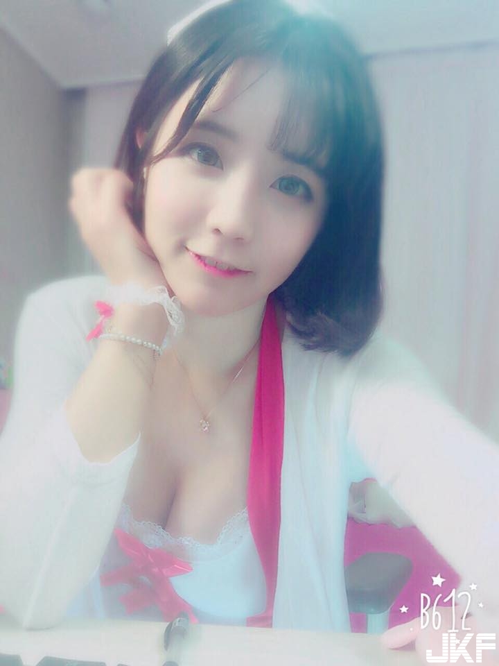 色色 der！直播妹大聊「成人話題」無極限，還加碼爆料「最愛的」AV 排名…