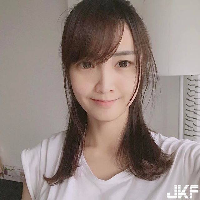 妹可以亂看，但找女朋友還是要挑這一款！高顏值小清新隱藏好身材，大馬校花正妹詩兒利