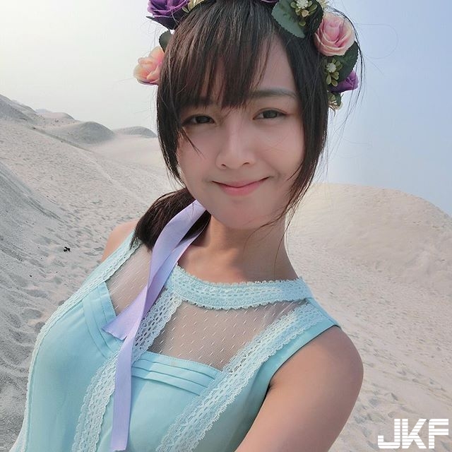妹可以亂看，但找女朋友還是要挑這一款！高顏值小清新隱藏好身材，大馬校花正妹詩兒利