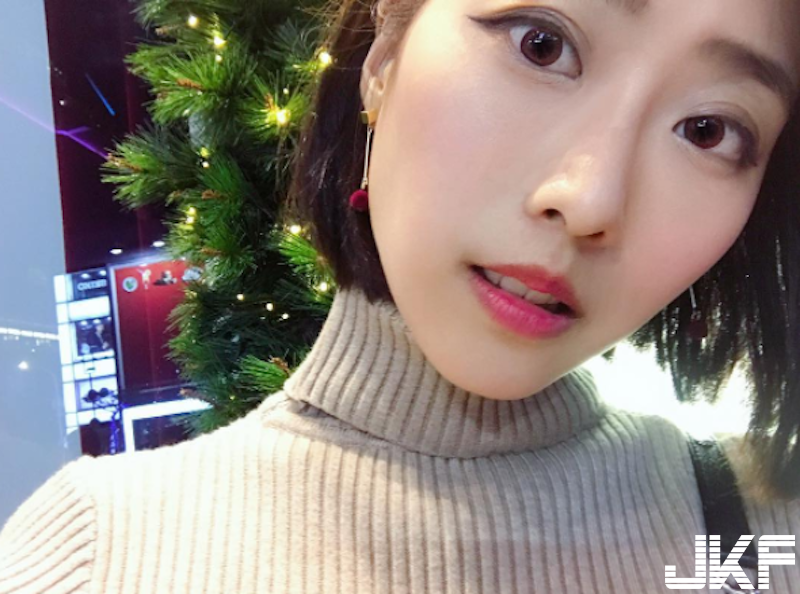超正華航看板娘！「短髮俏空姐」甜美到出水～長腿細腰湯圓白乳好像張景嵐&#8230;