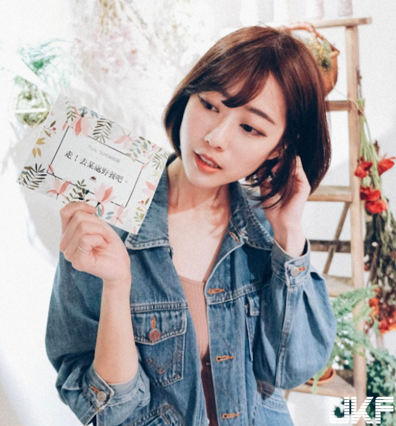超正華航看板娘！「短髮俏空姐」甜美到出水～長腿細腰湯圓白乳好像張景嵐&#8230;