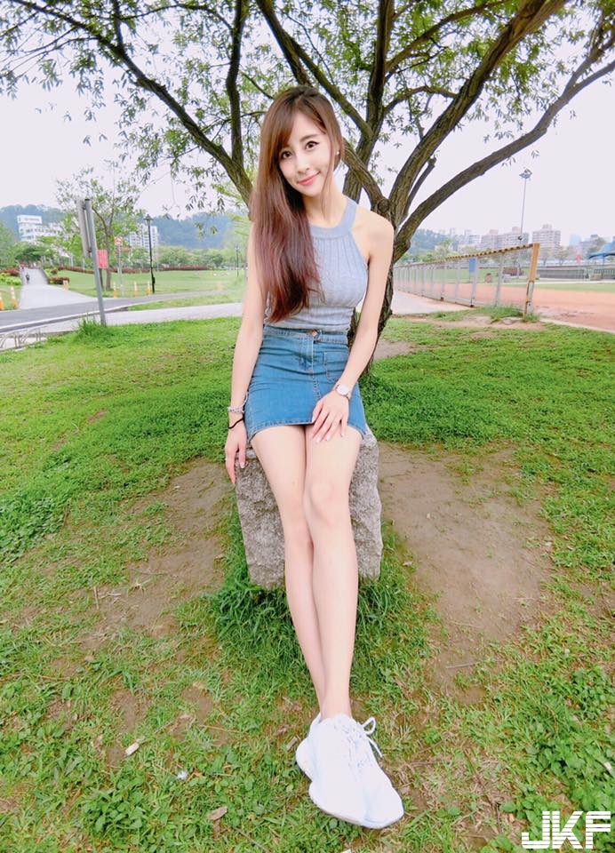 超惹火！天菜空姐自拍曬「性感美乳」畫面超養眼！美到不要不要…