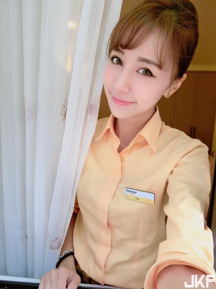 超惹火！天菜空姐自拍曬「性感美乳」畫面超養眼！美到不要不要…