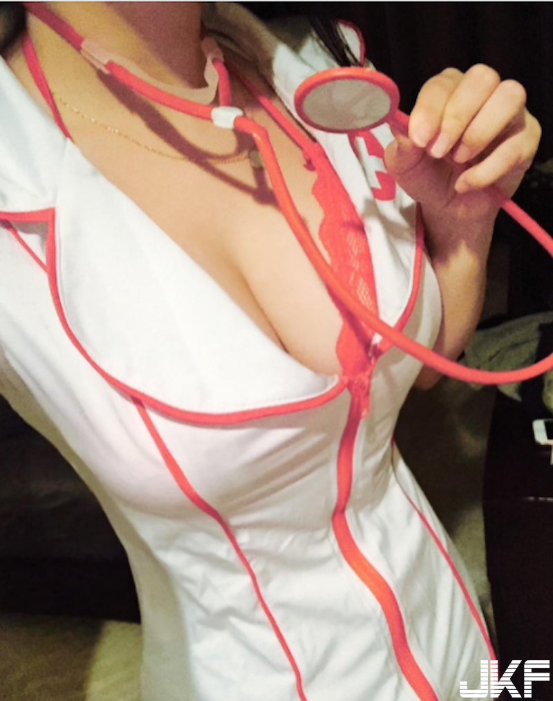 超巨「深水炸彈」！F罩杯正妹水中放「白色巨乳」！還有絕美蜜桃臀&#8230;
