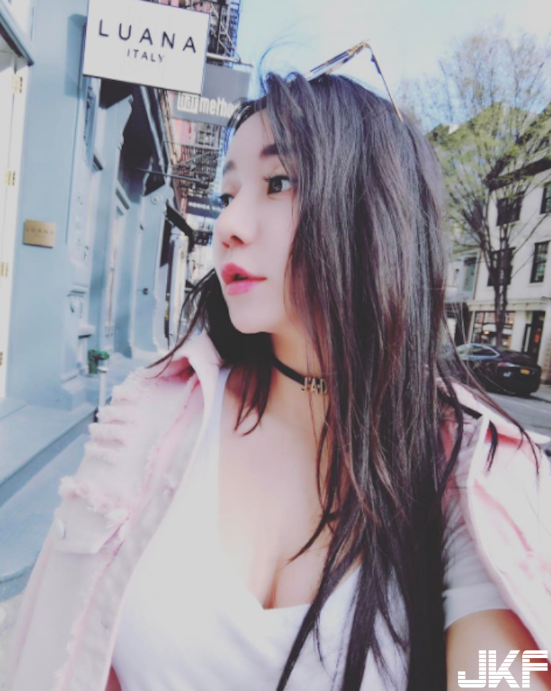 超巨「深水炸彈」！F罩杯正妹水中放「白色巨乳」！還有絕美蜜桃臀&#8230;