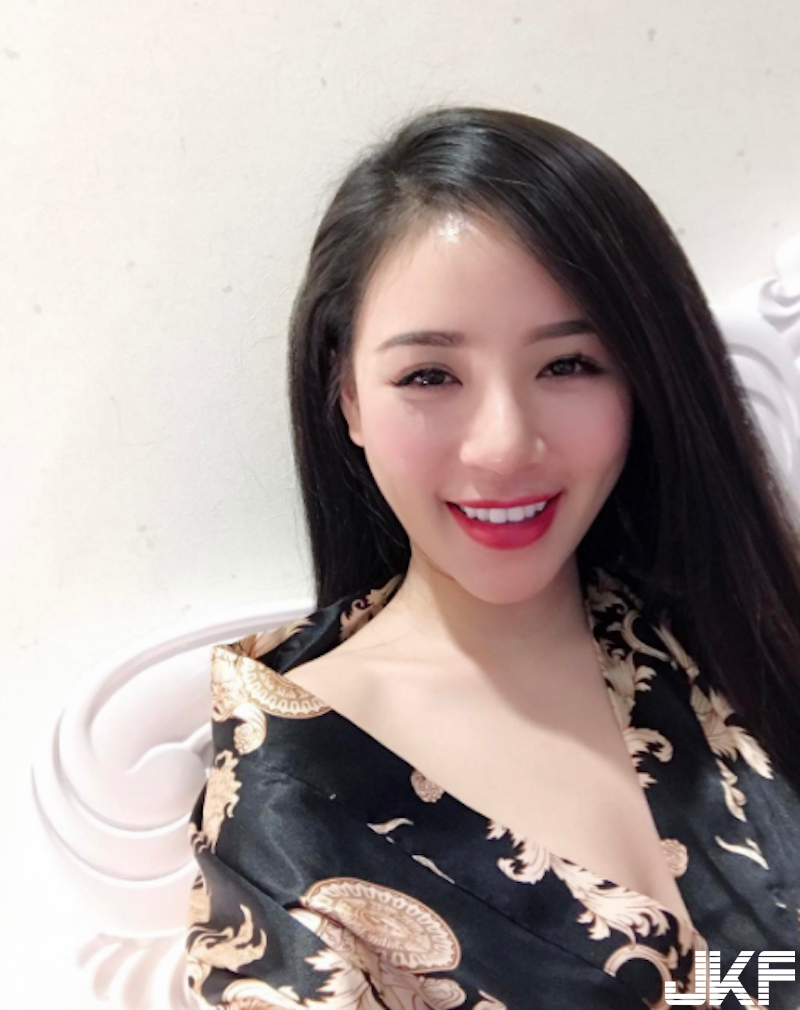 「SPA店老闆娘」乳量滿滿的優質服務！「雪白八字奶」意圖使人去店裡消費～