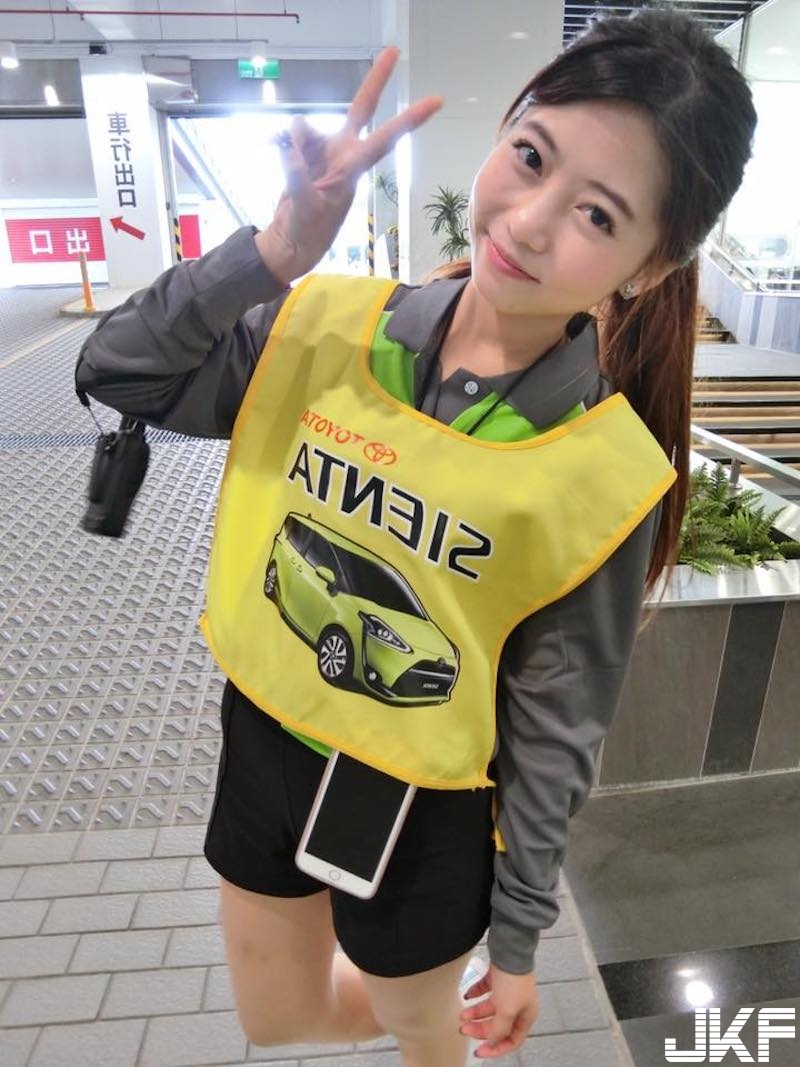 新北TOYOTA「甜美女業務」！制服下的「隱藏版好身材」讓人買車想加購車頭燈&#8230;
