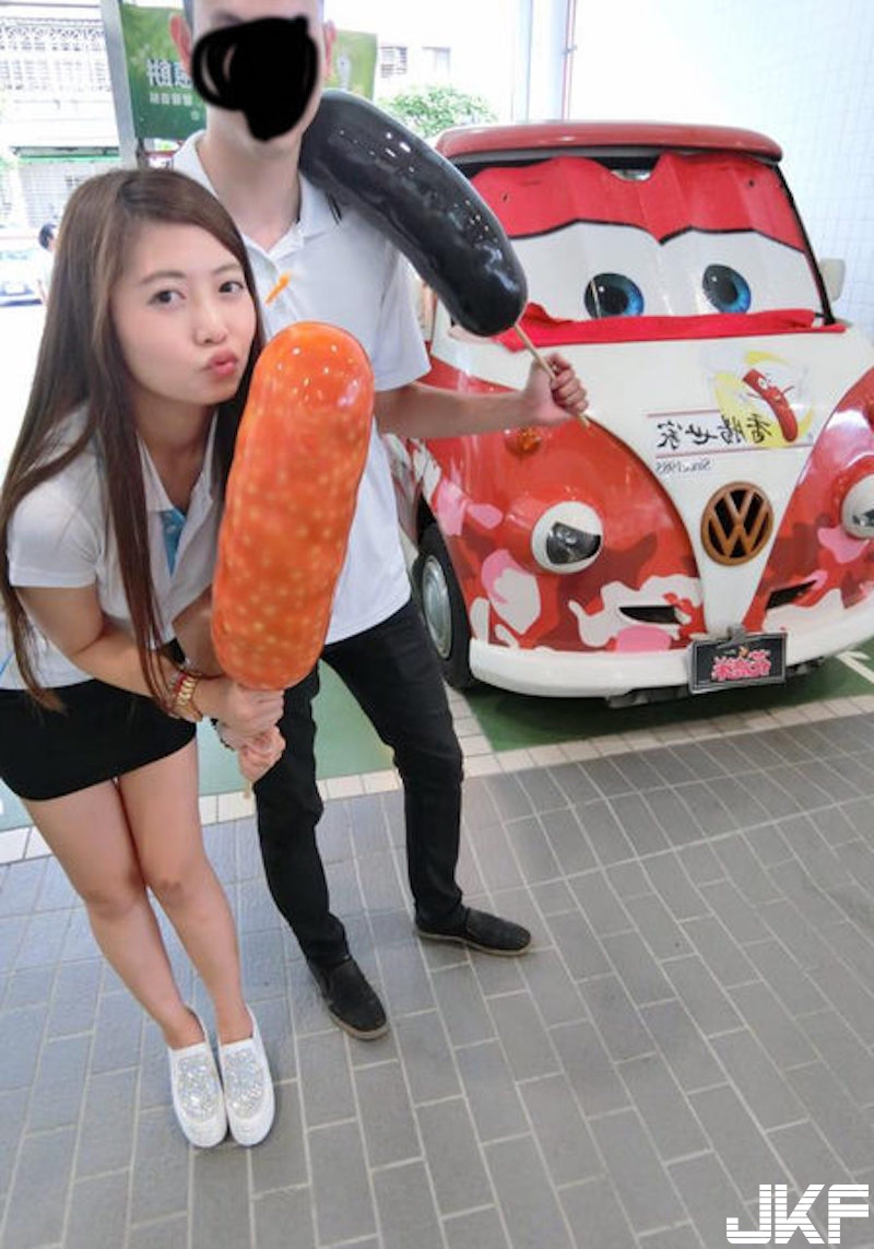 新北TOYOTA「甜美女業務」！制服下的「隱藏版好身材」讓人買車想加購車頭燈&#8230;