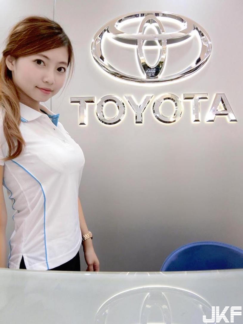 好可愛！Toyota「女業務超辣」讓人好想去試車！Line瘋傳的「工作畫面」車友都要衝了…