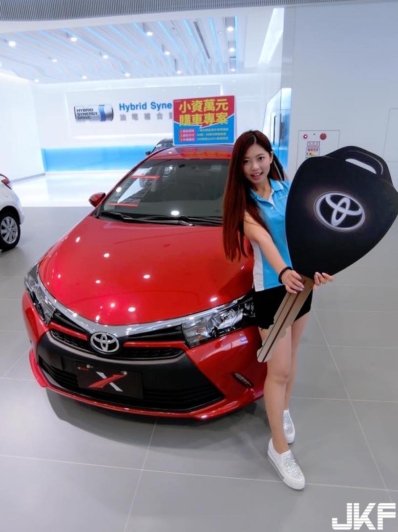 好可愛！Toyota「女業務超辣」讓人好想去試車！Line瘋傳的「工作畫面」車友都要衝了…