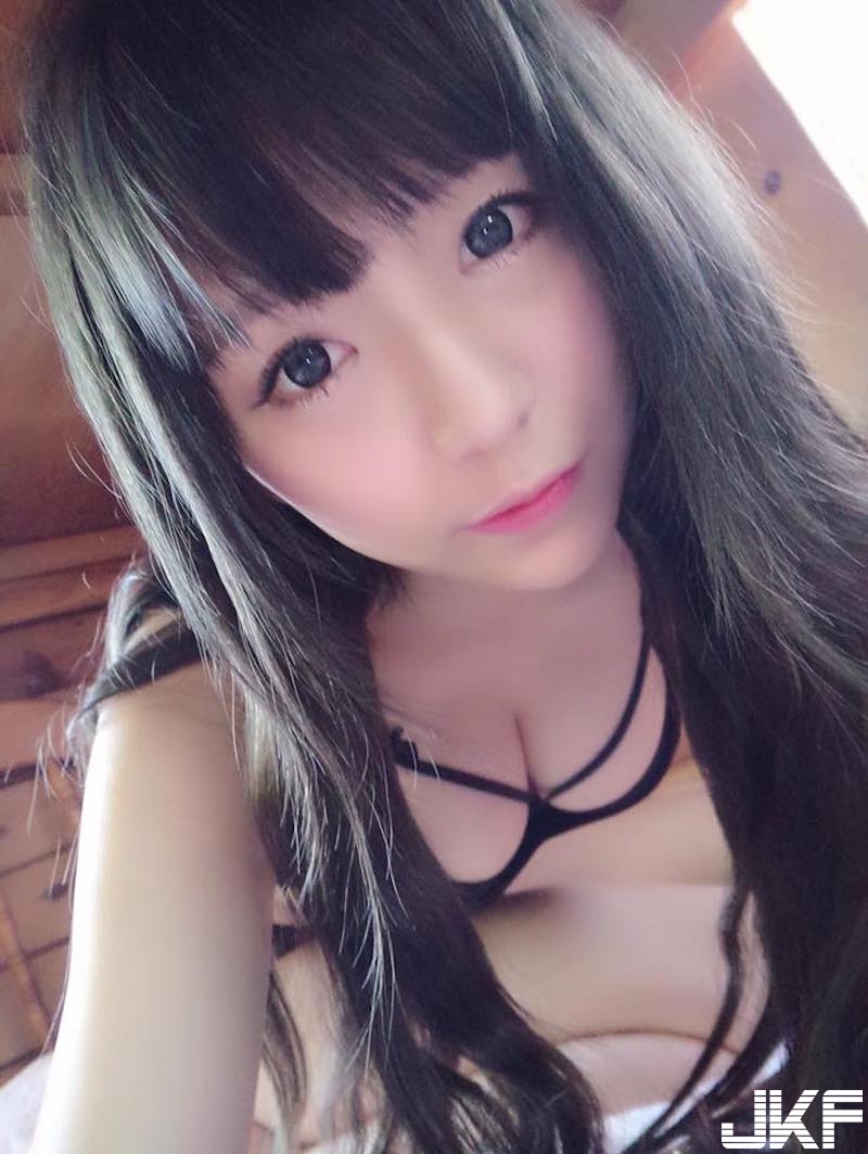 想瘋狂虎！「撕衣爆乳妹」身材太火辣！「奶味太濃」連狗都來湊熱鬧&#8230;