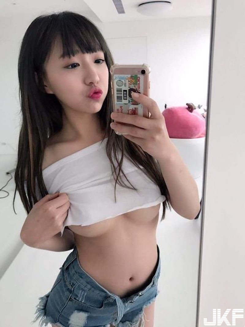 想瘋狂虎！「撕衣爆乳妹」身材太火辣！「奶味太濃」連狗都來湊熱鬧&#8230;