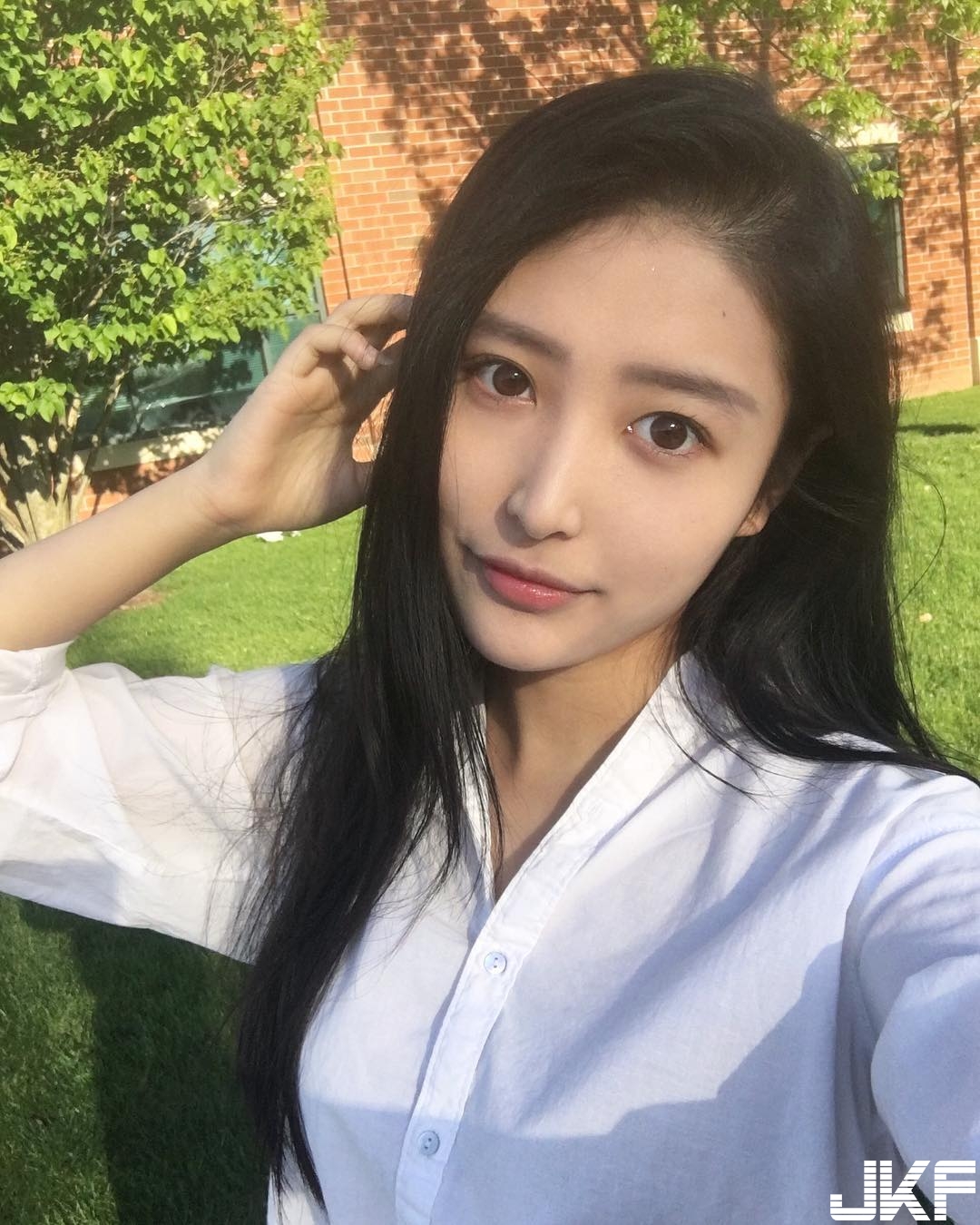 攻她中路！開衩深V泳衣大露「水滴美乳」！強國妹果然沒在害羞的&#8230;