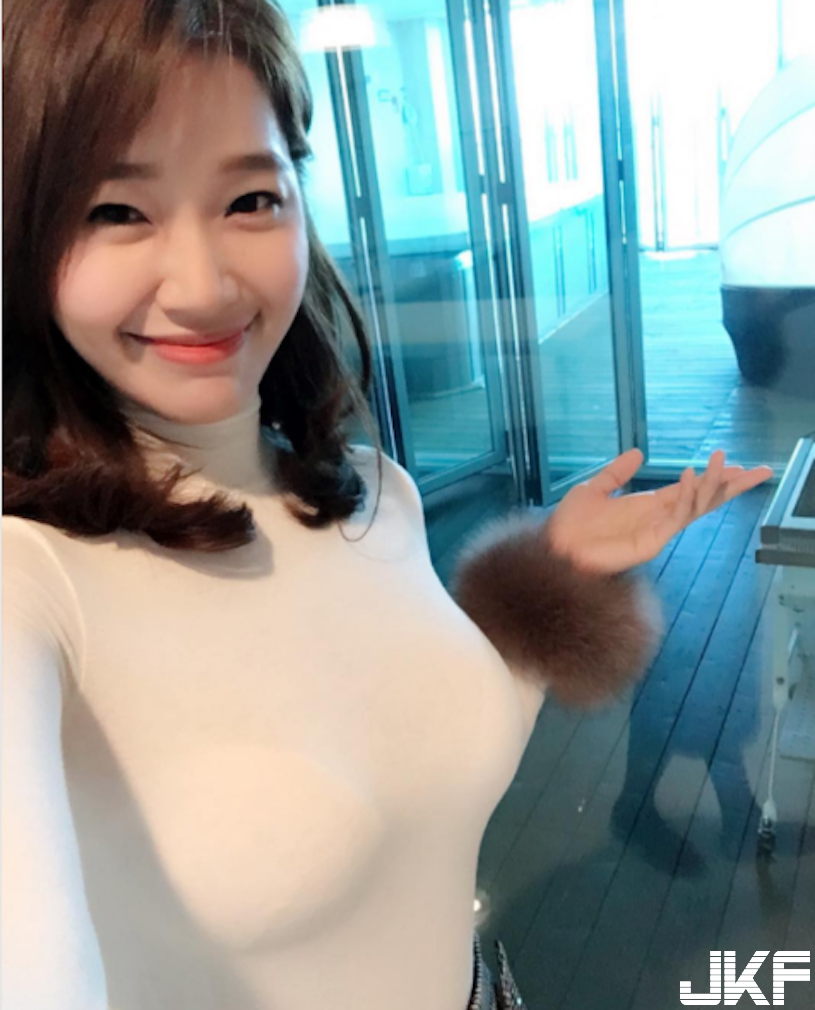 白嫩奶妹「巨乳挺胸」畫面讓人受不了！滿滿的「養眼福利」畫面好犯規&#8230;