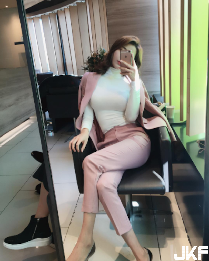 白嫩奶妹「巨乳挺胸」畫面讓人受不了！滿滿的「養眼福利」畫面好犯規&#8230;