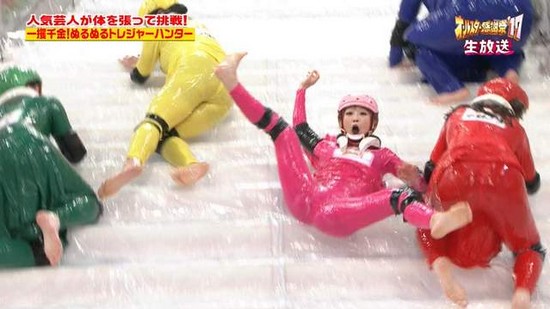 「新一代笨蛋女王」半身全裸出寫真！可愛形象太深刻…網友：你哪位？