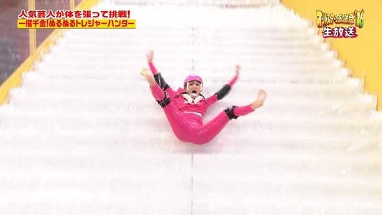 「新一代笨蛋女王」半身全裸出寫真！可愛形象太深刻…網友：你哪位？