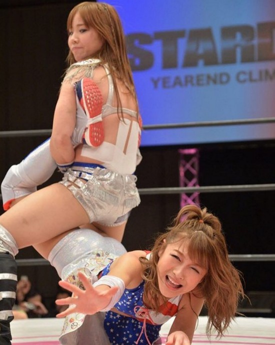 「新一代笨蛋女王」半身全裸出寫真！可愛形象太深刻…網友：你哪位？