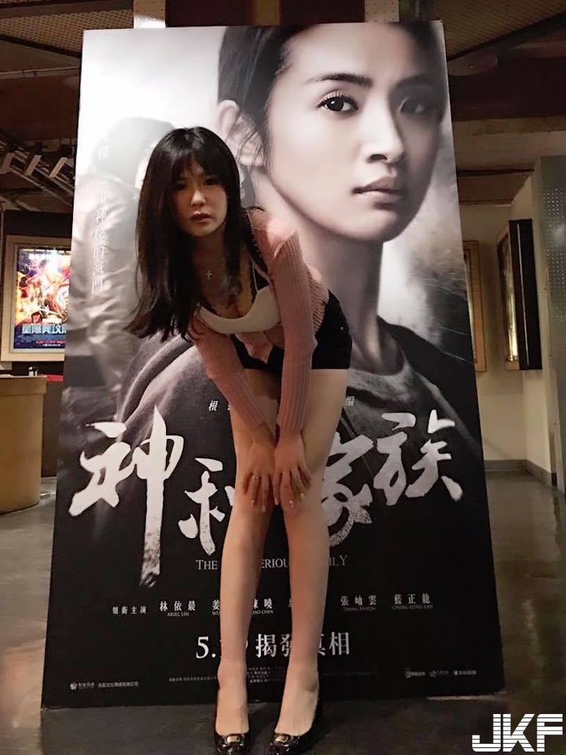 好壞壞！便利商店「超美腿正妹」臉書終於找到了！雪白的「白嫩大腿」視角好邪惡喔&#8230;
