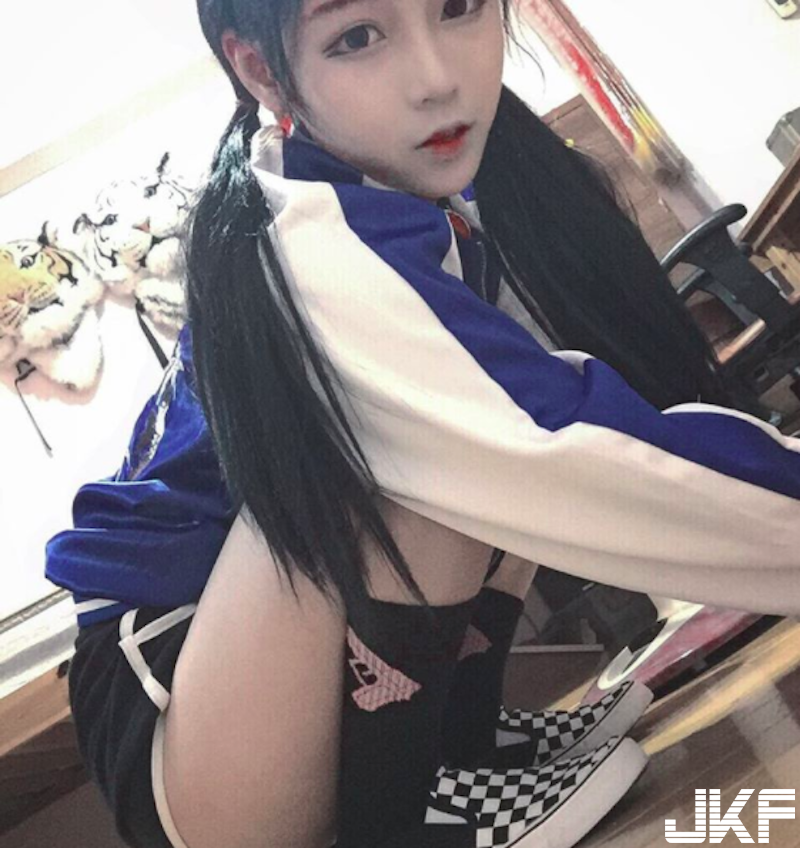 超正！「711超商店員」意想不到的好身材！「白嫩爆乳」居然還是大學生！