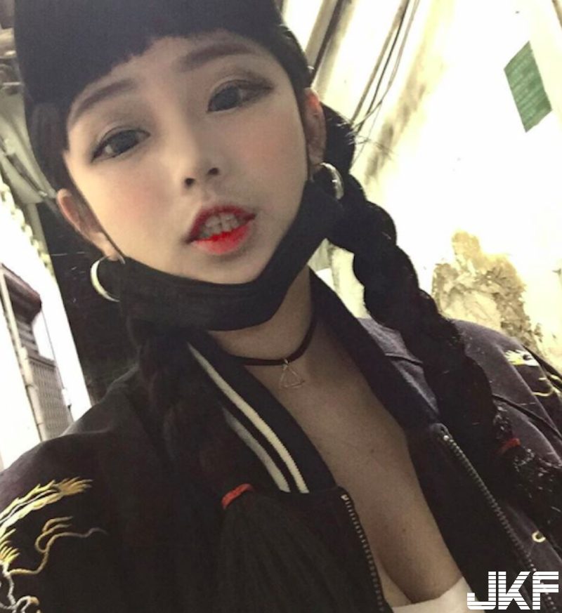 超正！「711超商店員」意想不到的好身材！「白嫩爆乳」居然還是大學生！