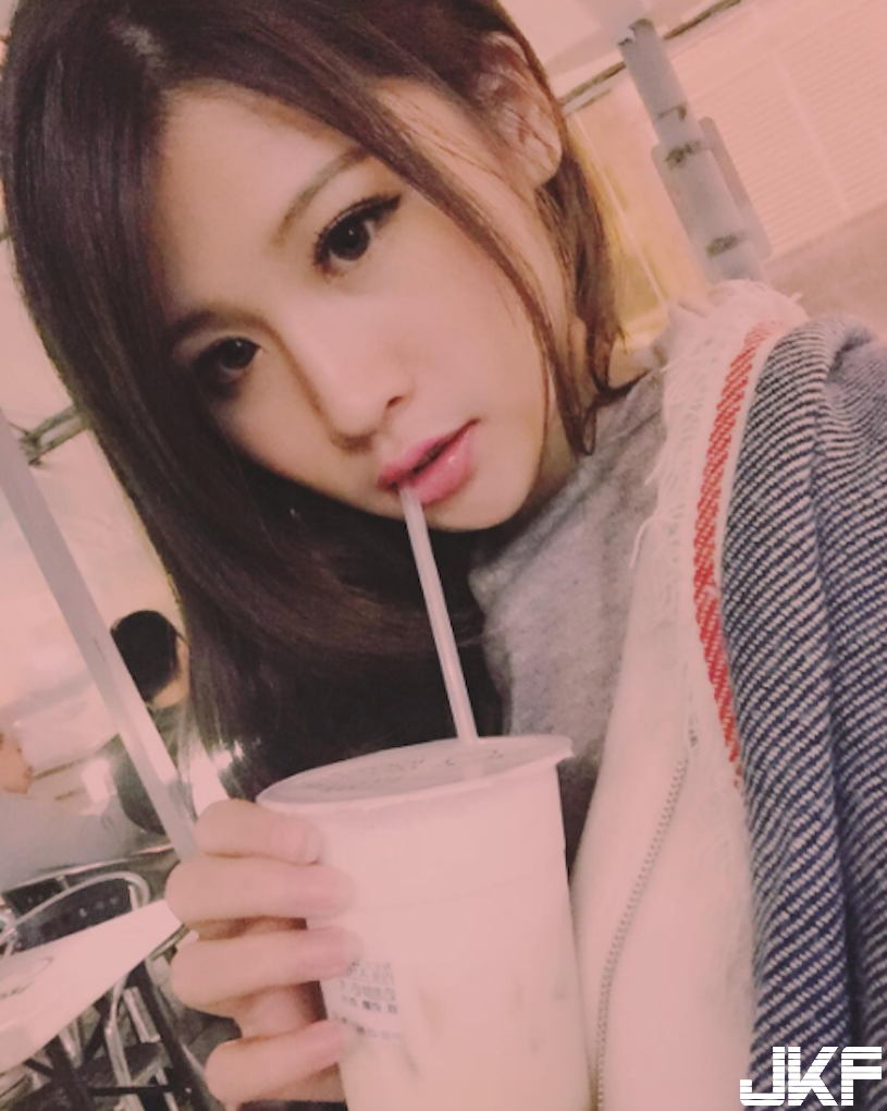高鐵安心亞？超可愛「站務美女」顏值好犯規！白嫩的美乳身材整個逼死人啊！