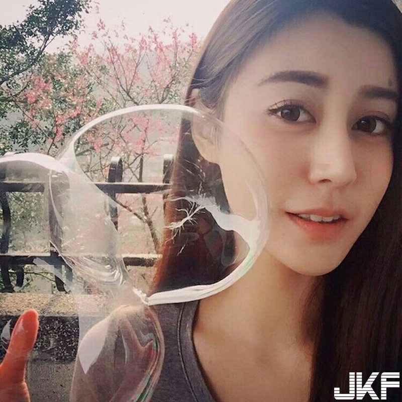 啊斯！「美乳潛水妹」身材辣氣質優！「渾圓白皙」讓人忍不住想虎到飛起來！