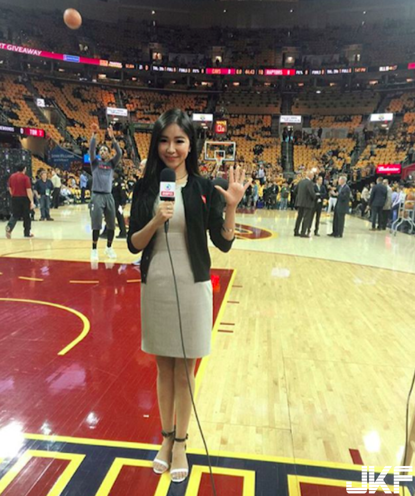 好可愛！NBA球場驚見「超正美腿辣妹」兇爆「D罩杯」讓人受不了！
